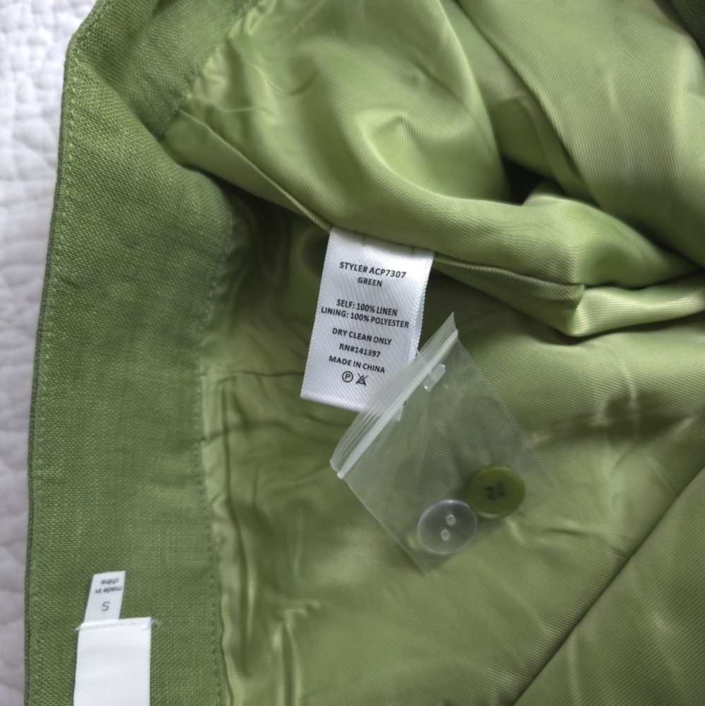 ASTR The Label Kerrigan Green Linen Pleated Asymmetrical High Rise Shorts - Picture 10 of 15